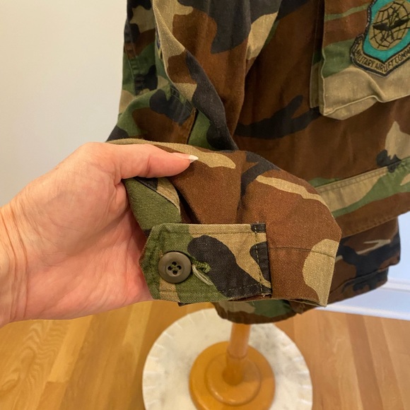US Air Force Camouflage Mens Jacket w Patches / Woodland Camo / Size Medium - Picture 8 of 16